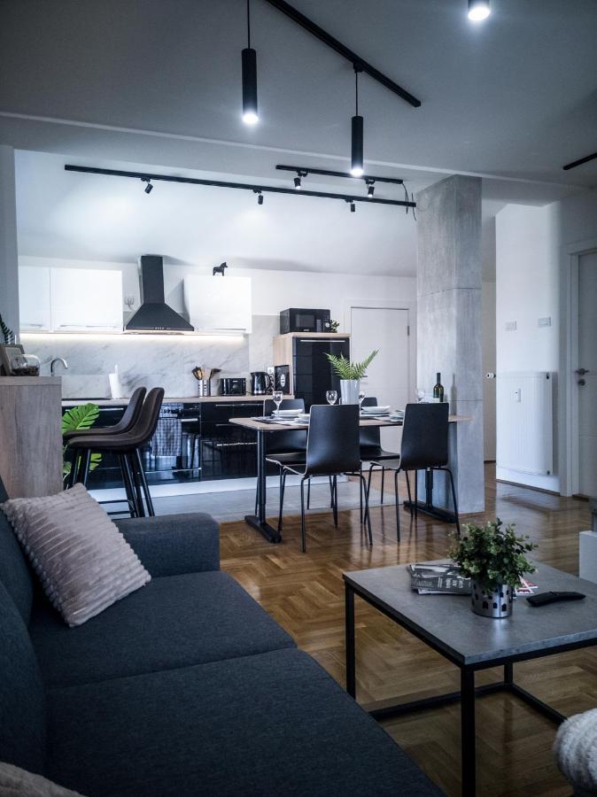 Raw Industrial City Apartment Subotica Esterno foto
